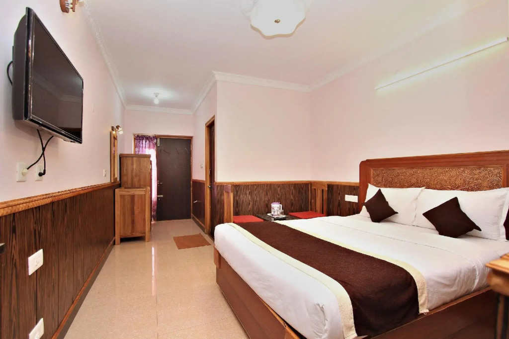 Ути: Capital O 8709 Hotel Rain Forest