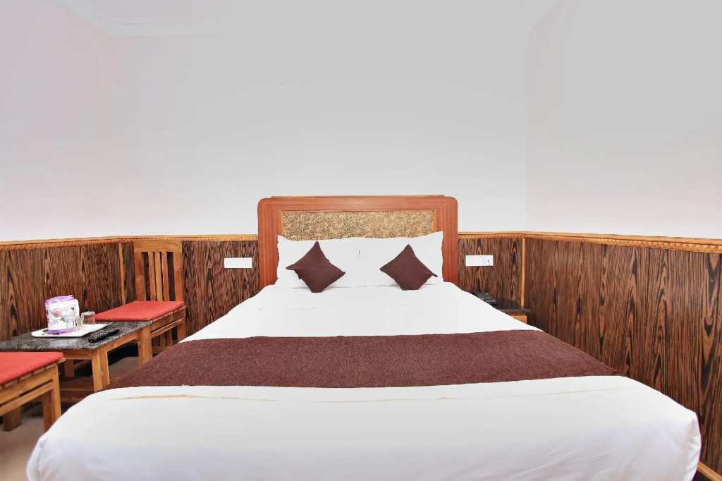 Ути: Capital O 8709 Hotel Rain Forest