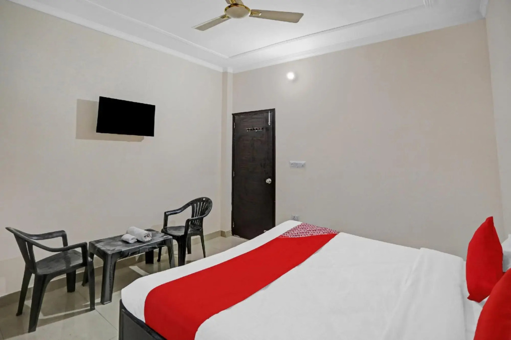 Нойда: Oyo 85142 Cozy Stay