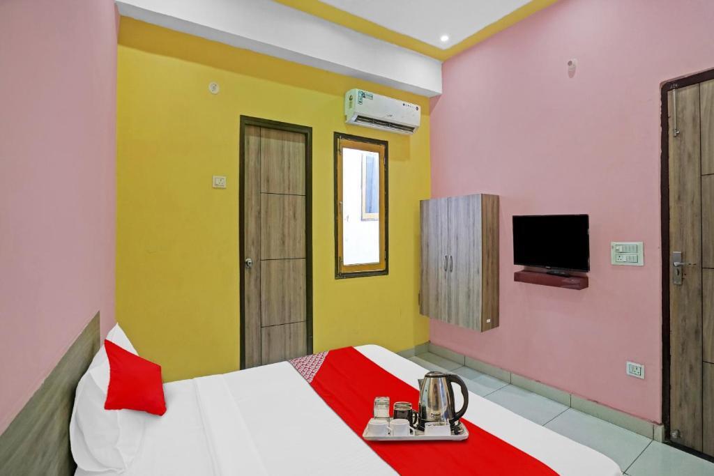 Большая Нойда: OYO Flagship 70296 S H J Hotel