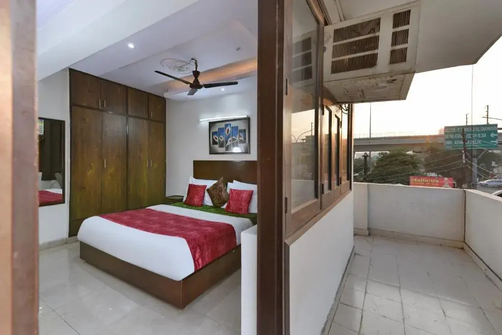 Нойда: Hotel Admire Inn "Atta Market, Noida Sector 18"