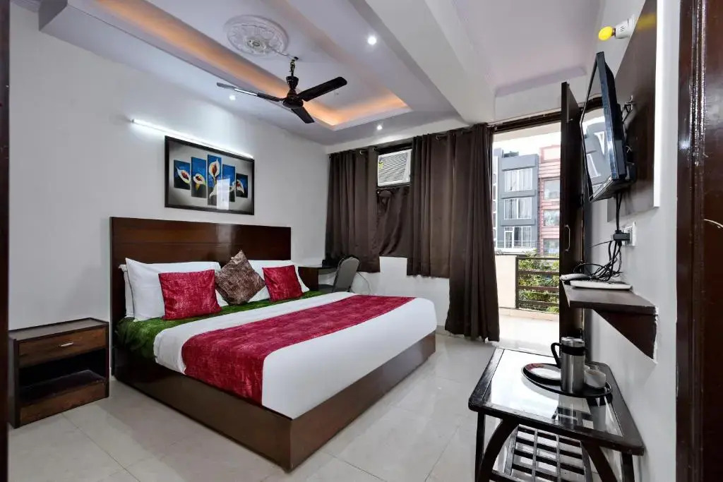 Нойда: Hotel Admire Inn "Atta Market, Noida Sector 18"