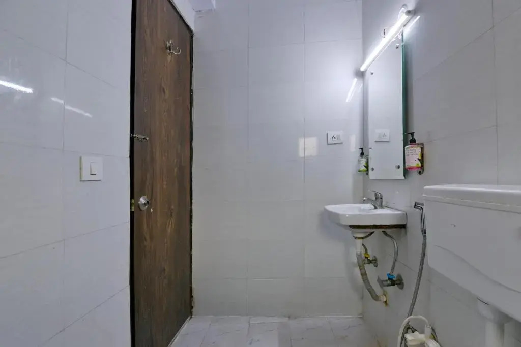 Нойда: Hotel Admire Inn "Atta Market, Noida Sector 18"