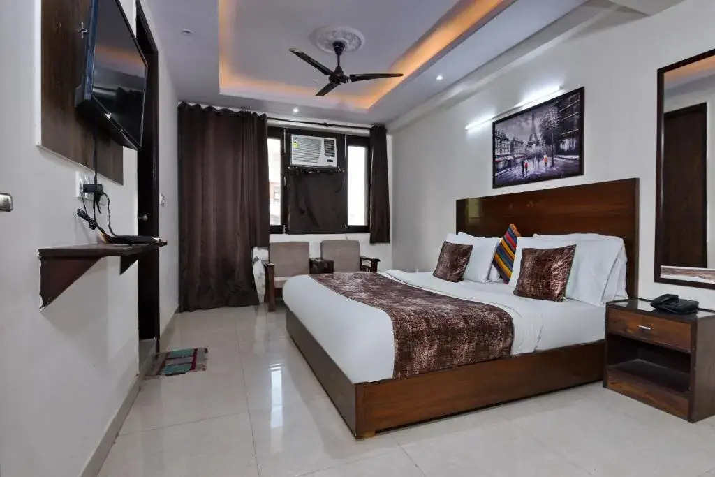 Нойда: Hotel Admire Inn "Atta Market, Noida Sector 18"