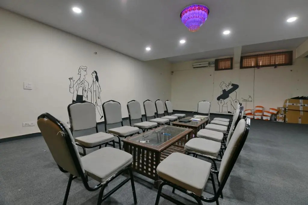 Нойда: Hotel Admire Inn "Atta Market, Noida Sector 18"