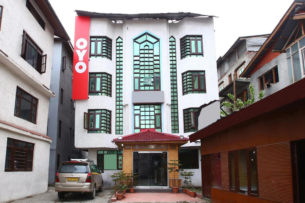 Катра: OYO 18872 Hotel Azad