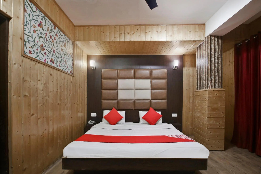 Катра: OYO 18872 Hotel Azad