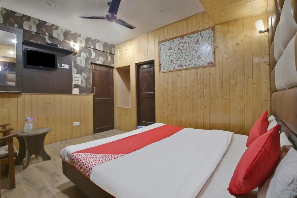 Катра: OYO 18872 Hotel Azad