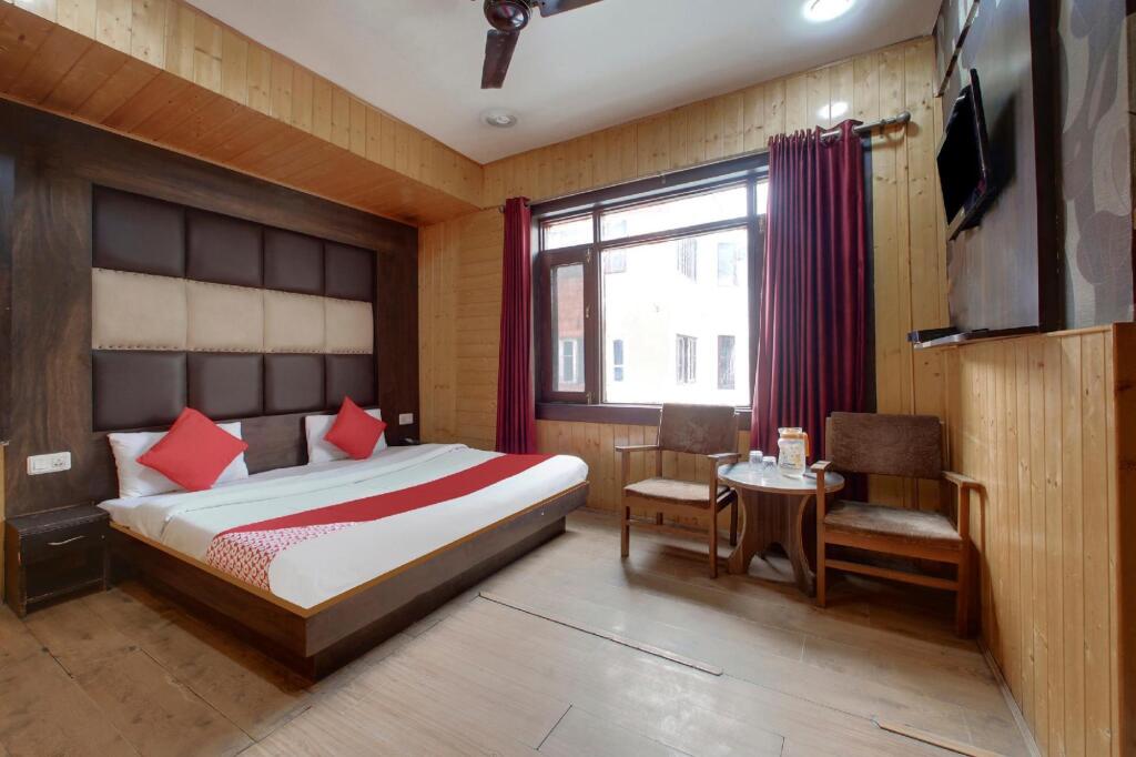 Катра: OYO 18872 Hotel Azad