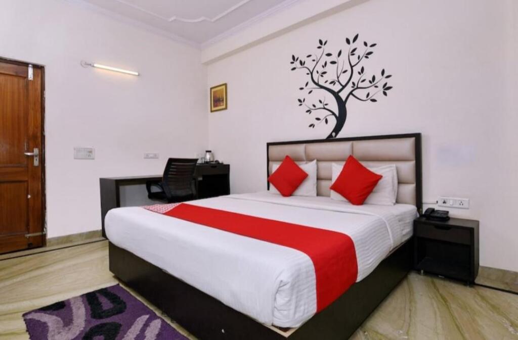 Мератх: Oyo 89044 Raa Inn Room