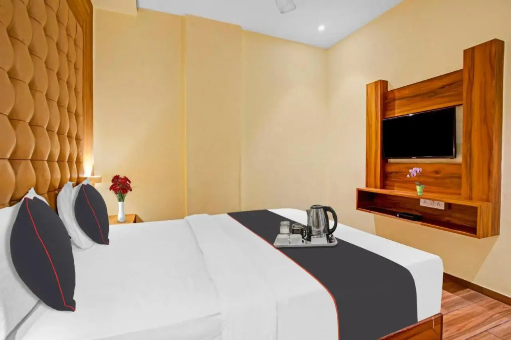 Мумбаи: Capital O 70120 Hotel Art Inn