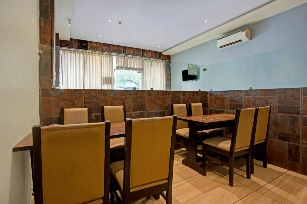 Мумбаи: Capital O 70120 Hotel Art Inn