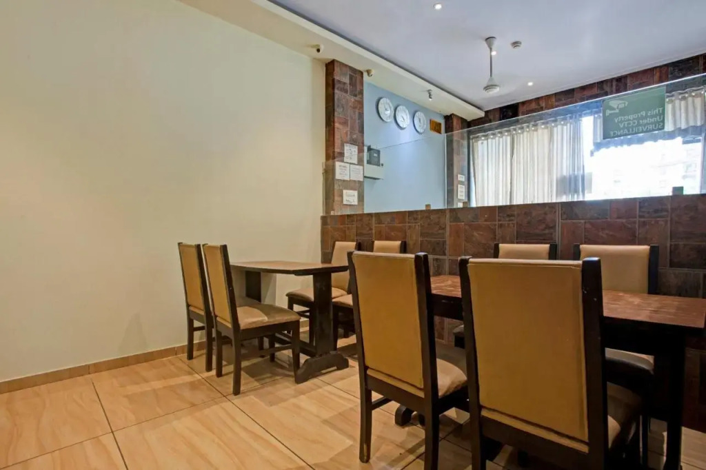Мумбаи: Capital O 70120 Hotel Art Inn