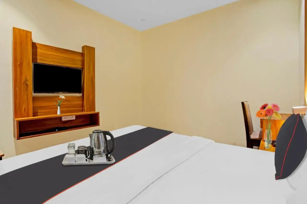 Мумбаи: Capital O 70120 Hotel Art Inn