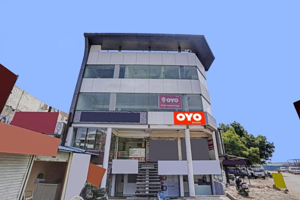 Нагпур: OYO Flagship 70132 Hotel Lemon Grass