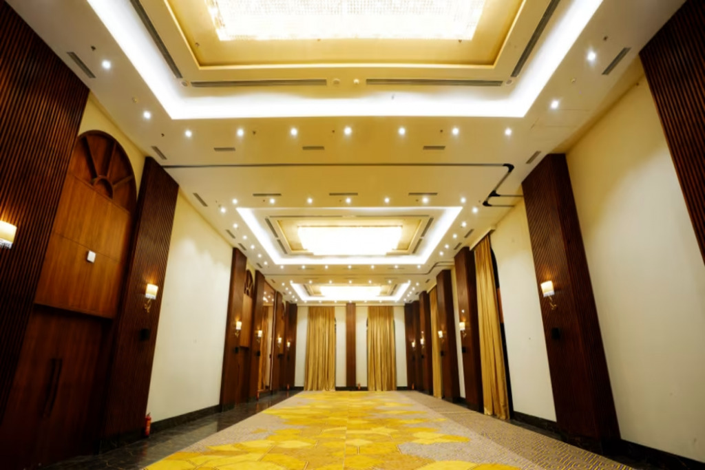 Агартала: Hotel Polo Tower Agartala