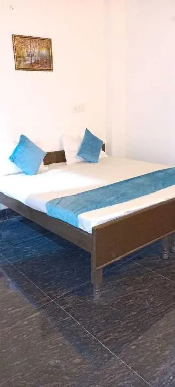 Фаридабад: Pop 89621 Hotel Yuvraj Place