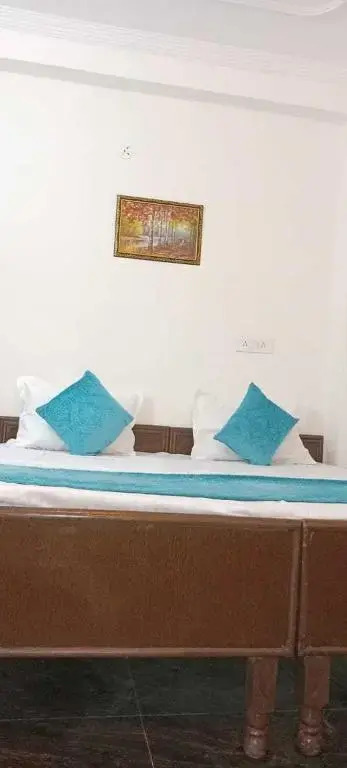 Фаридабад: Pop 89621 Hotel Yuvraj Place
