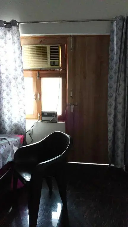 Фаридабад: Pop 89621 Hotel Yuvraj Place