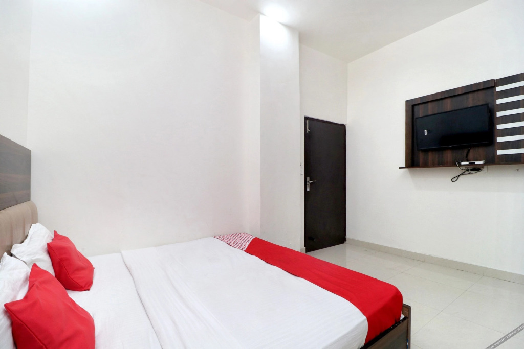 Амритсар: OYO 16379 Hotel LivInn Hub