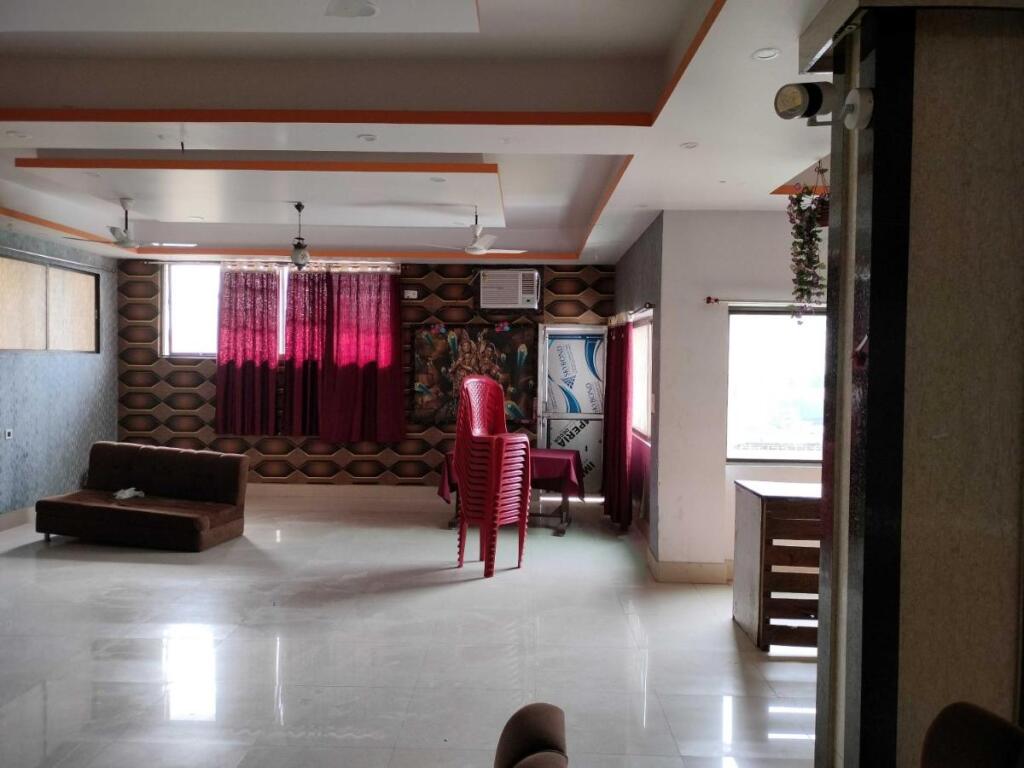 Рудрапур: OYO 90712 Hotel Rajkiran Palace Deoria