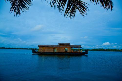 Кумараком: Abad Premium House Boat