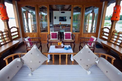 Кумараком: Abad Premium House Boat