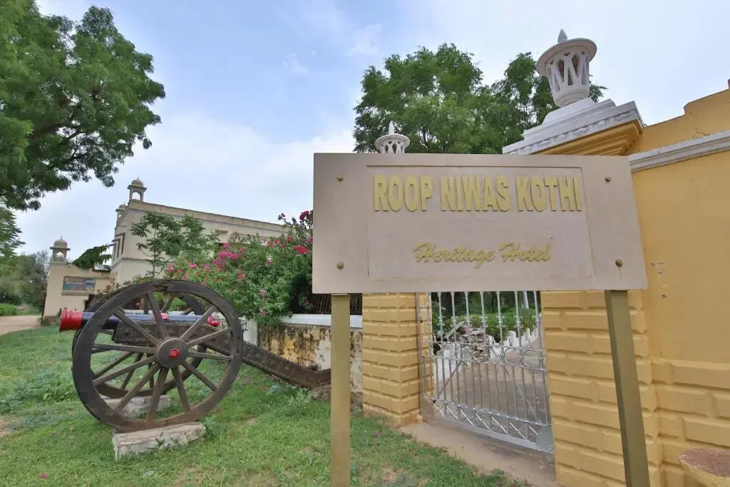 Навалгарх: Roop Niwas Kothi Hotel