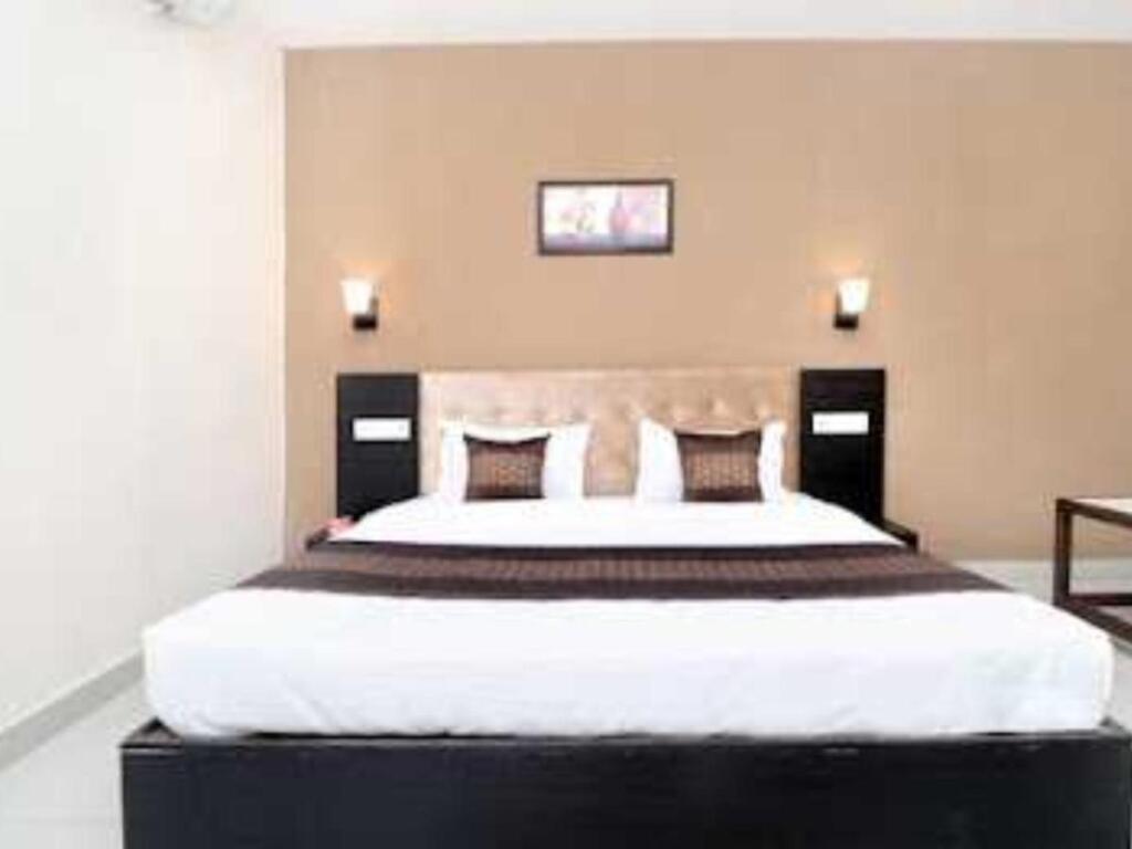 Джаландхар: Oyo Flagship 80559a Noor Guest House