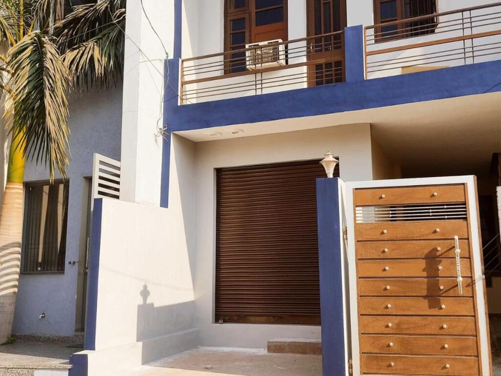 Джаландхар: Oyo Flagship 80559a Noor Guest House