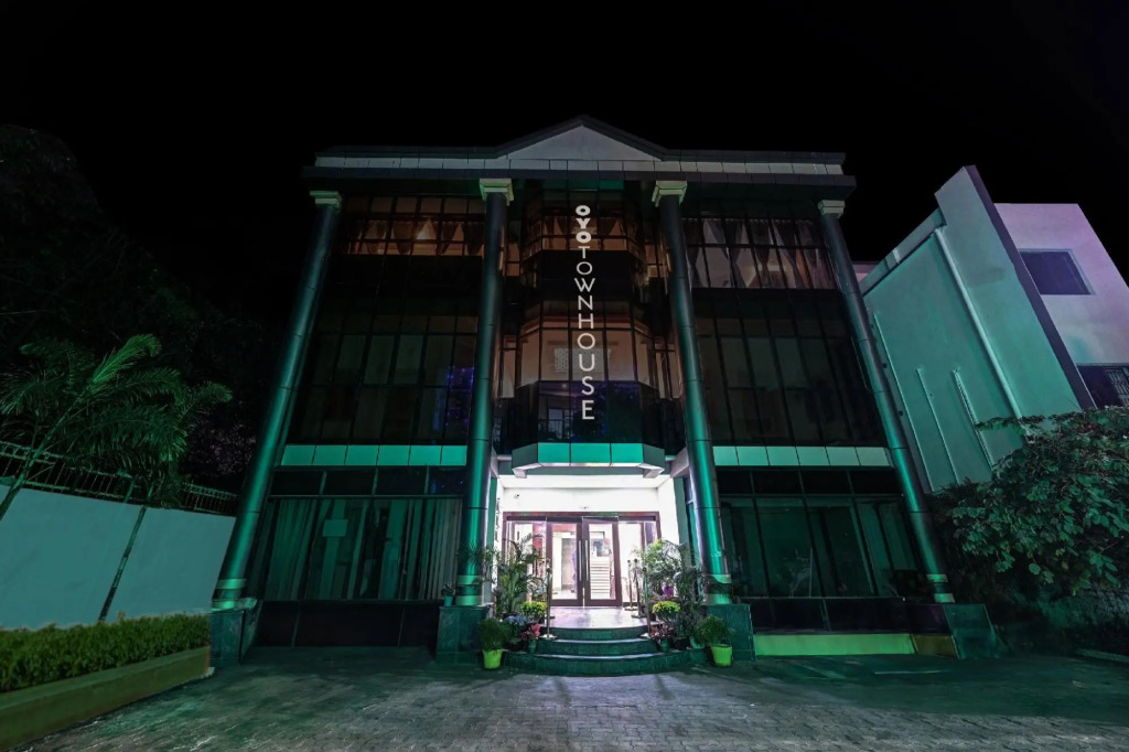 Бхубанешвар: Townhouse 1175 Greenland Grand Hotel
