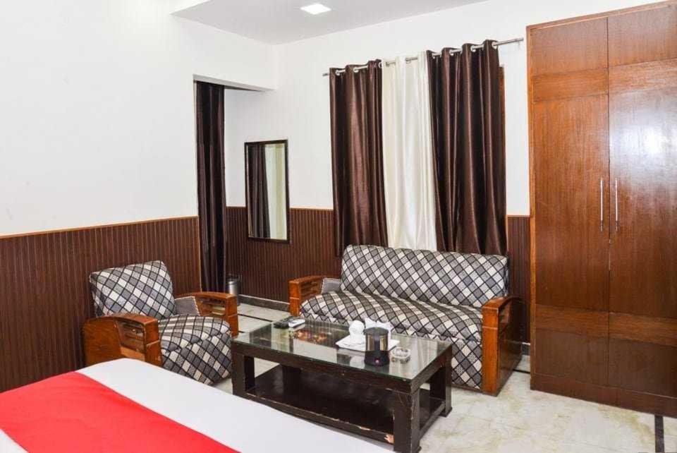 Нью-Дели: Hotel J Palace