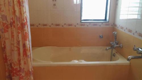 Plush 4BHK Holiday Home with Pool — фото 3