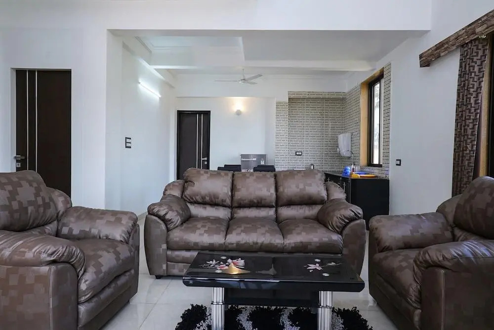 Лонавала: OYO Home 22738 Gorgeous 4BHK Lonavala