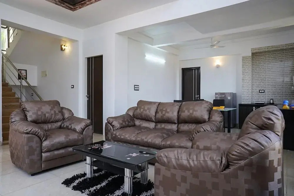 Лонавала: OYO Home 22738 Gorgeous 4BHK Lonavala
