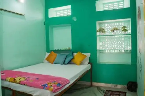 Пушкар: 12 Monks Backpackers Community