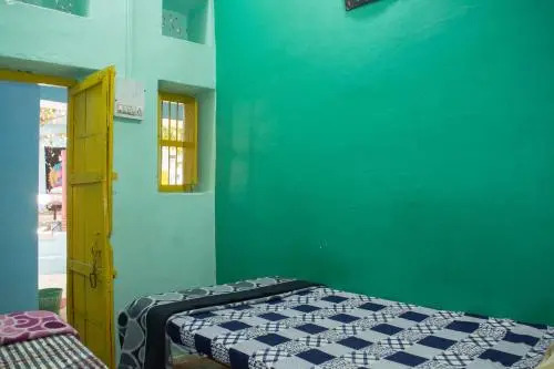 Пушкар: 12 Monks Backpackers Community
