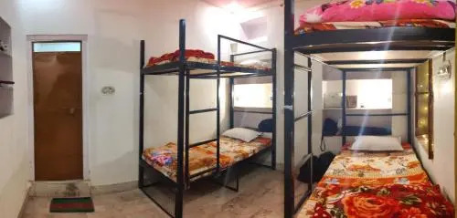 Пушкар: 12 Monks Backpackers Community