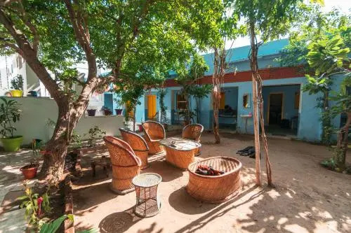 Пушкар: 12 Monks Backpackers Community