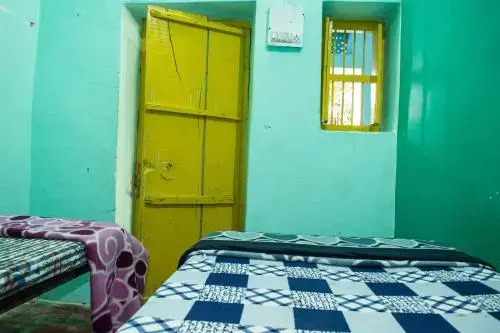 Пушкар: 12 Monks Backpackers Community