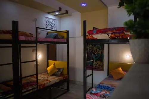 Пушкар: 12 Monks Backpackers Community