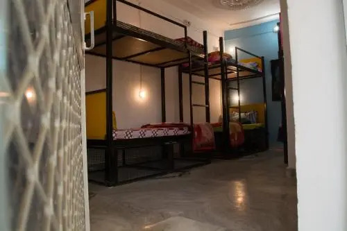 Пушкар: 12 Monks Backpackers Community