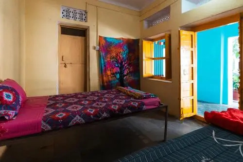 Пушкар: 12 Monks Backpackers Community