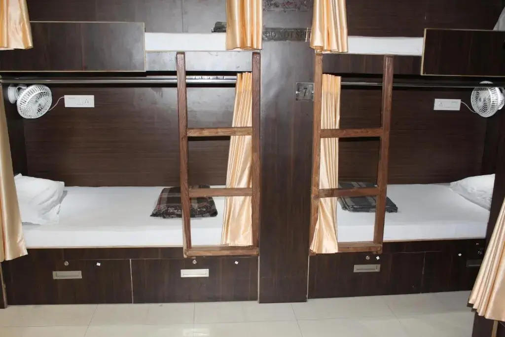 Барейлли: Paradise Ac Dormitory