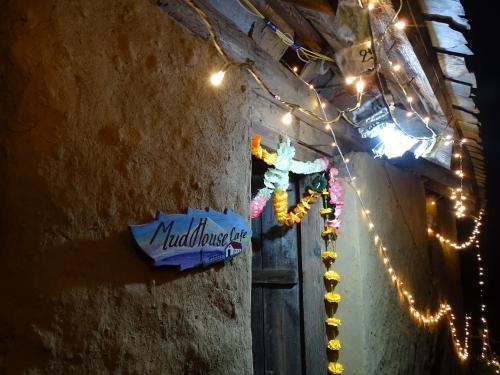 Чамба: Mud House For Travelers