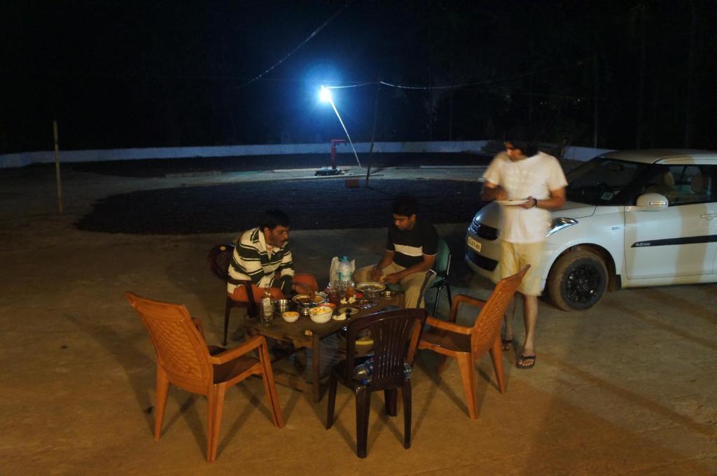 Кушалнагар: Raj Estate Stay