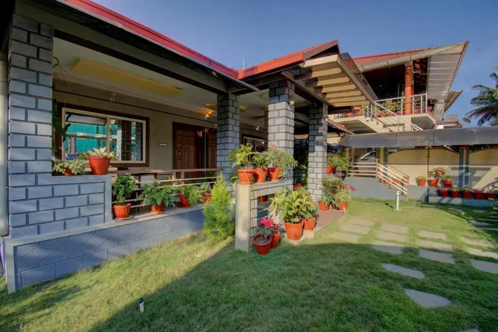 Кушалнагар: Srinikethana Home Stay with Swimming Pool