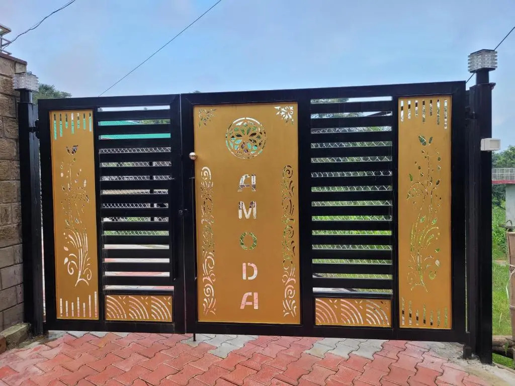 Дармсала: Amoda