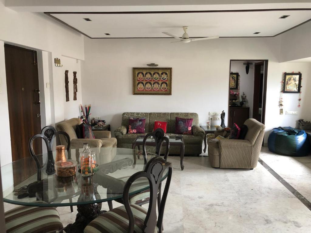 Мумбаи: Luxurious Cozy 1 King Bed suite with free parking