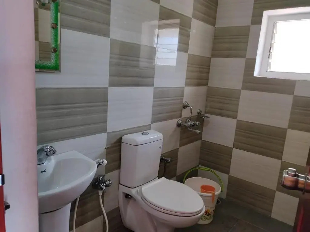 Ути: SAIBALA RESlDENCY - NEAR BOAT HOUSE